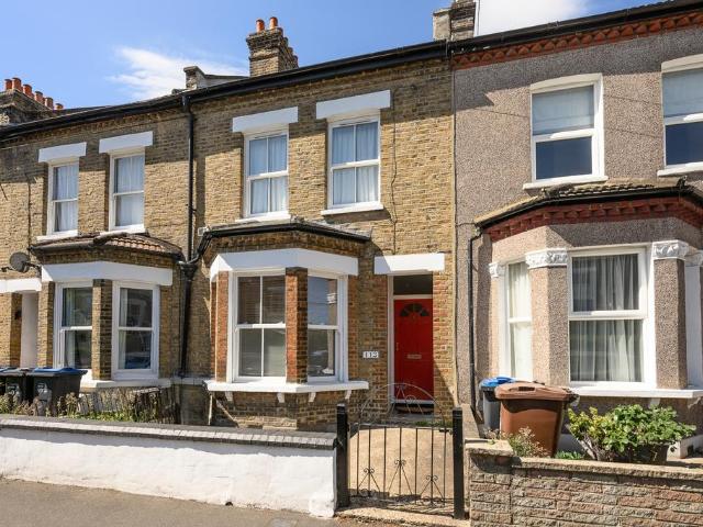 Flat for sale in London Borough of Merton, Merton Park