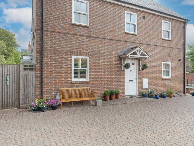 Flat for sale in Berrick Salome, Oxfordshire