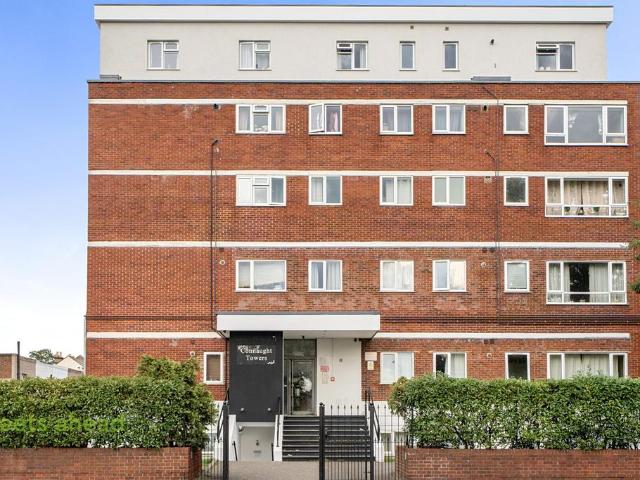 Flat for sale in London Borough of Croydon, Greater London