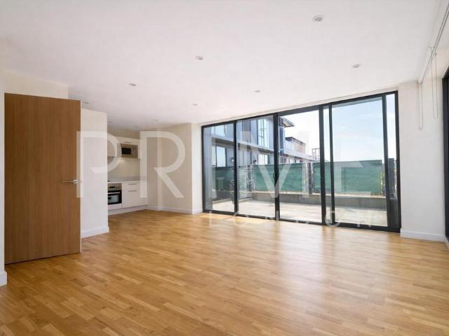 Flat for sale in Old Kent Road, Greater London