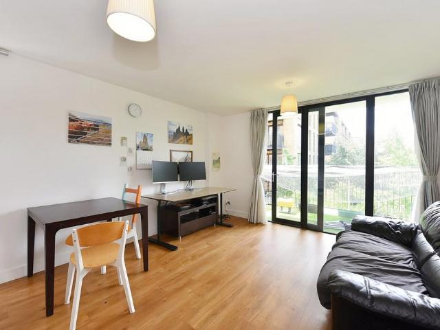 Flat for sale in Rotherhithe, Greater London
