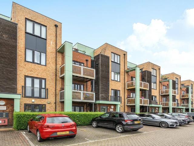 Flat for sale in London Borough of Merton, Mitcham