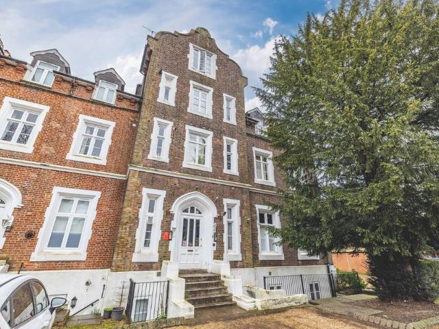 Flat for sale in Slough, Isle Of Man