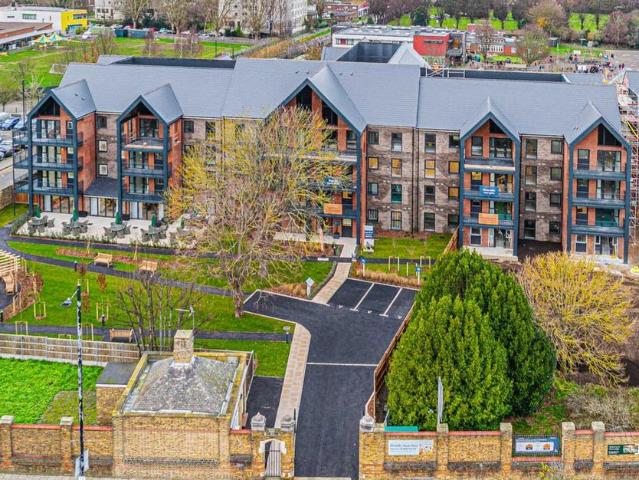 Flat for sale in Milton, Alton Barnes