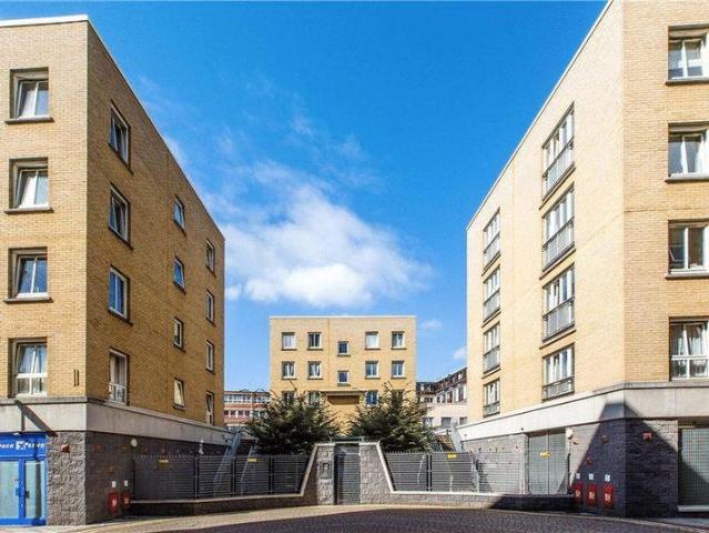 Flat for sale in St. George in the East, Whitechapel