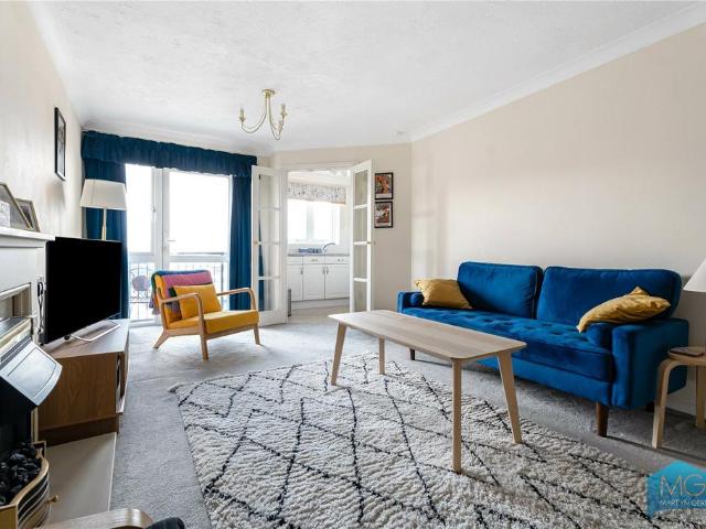Flat for sale in Finchley, Isle Of Man