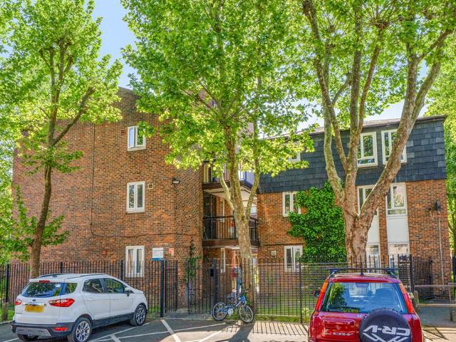 Flat for sale in London Borough of Southwark, Greater London
