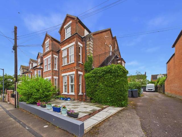 Flat for sale in Walton, Eastbridge