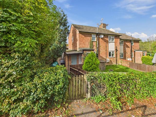 Flat for sale in Lower Bois, Chesham