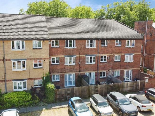 Flat for sale in Newtown, Reading