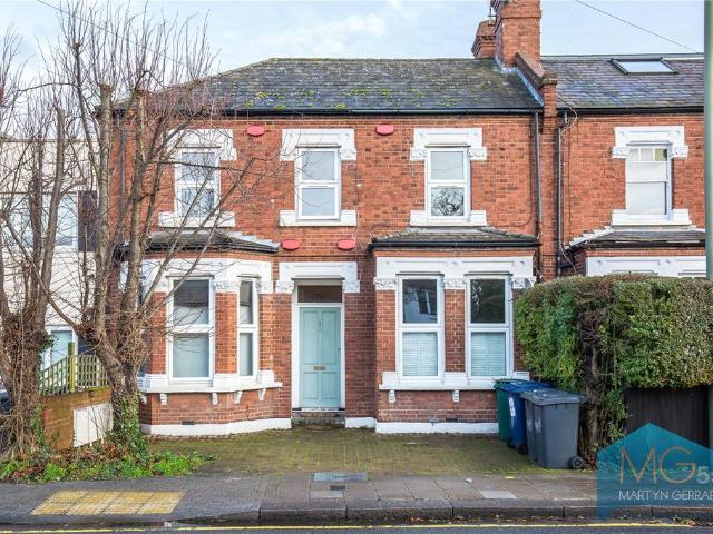 Flat for sale in Finchley, Greater London