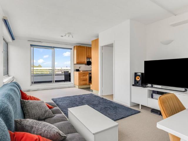 Flat for sale in Ferme Park, Greater London