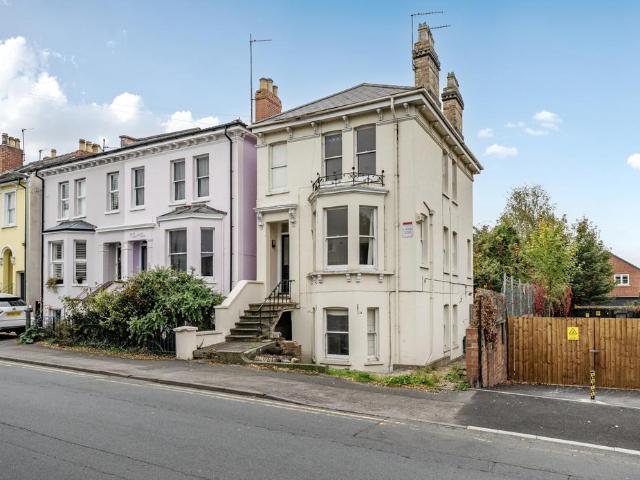 Flat for sale in Alstone, Cheltenham