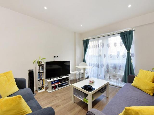 Flat for sale in Colindale, Isle Of Man