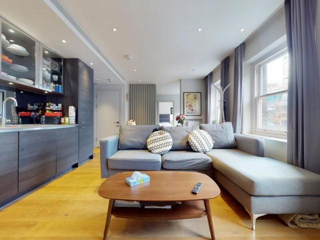 Flat for sale in Holborn, Greater London