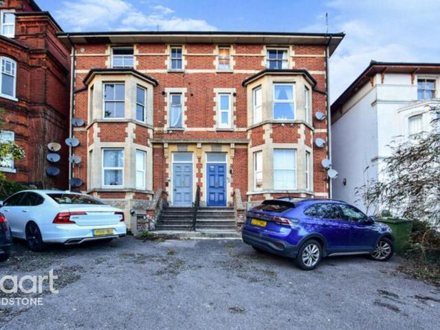 Flat for sale in Ringlestone, Midway