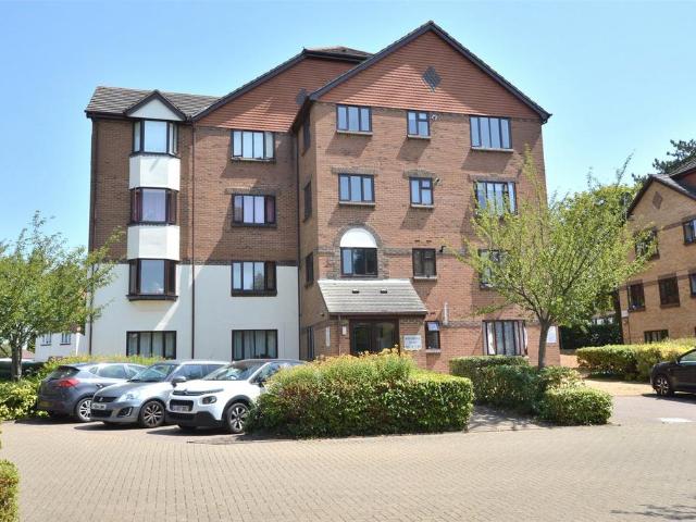 Flat for sale in Red Hill, Surrey