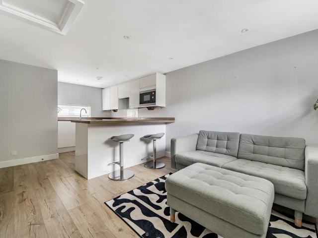 Flat for sale in Reading