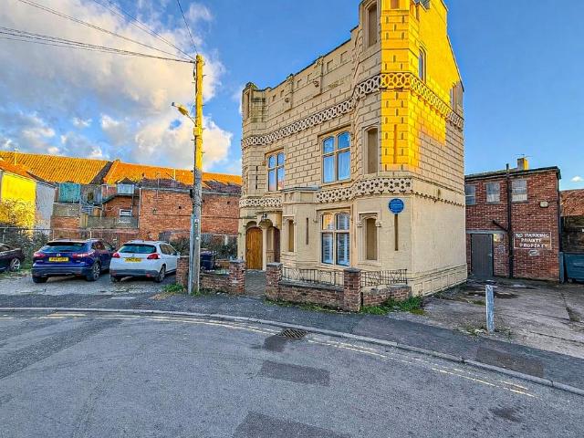 Flat for sale in Bridgwater, Somerset