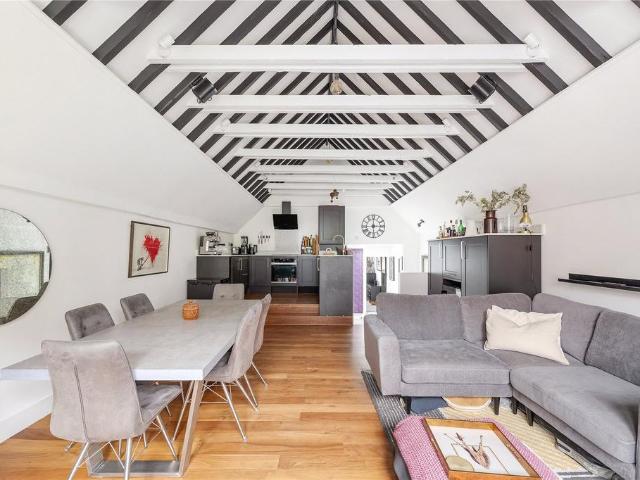 Flat for sale in London Borough of Wandsworth, Greater London