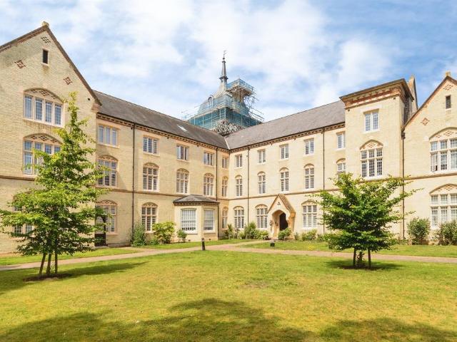Flat for sale in Fairfield Park, Bedfordshire