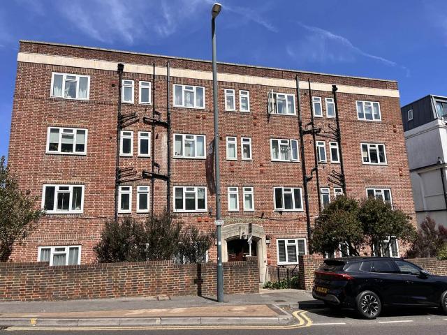 Flat for sale in West Cliff, Bournemouth