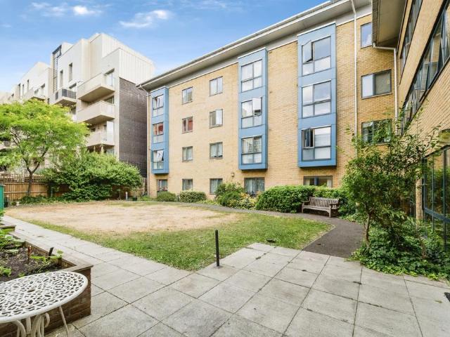 Flat for sale in Plashet, Greater London