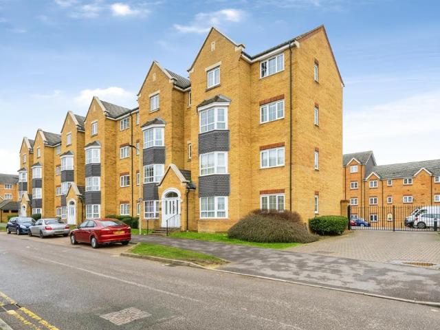 Flat for sale in Queens Park, Bedford