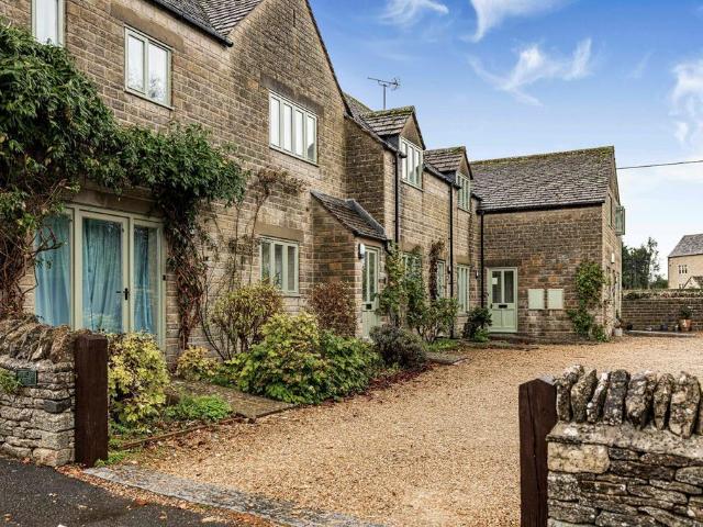 Flat for sale in Fossebridge, Gloucestershire