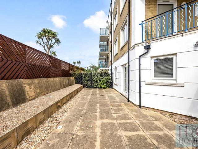 Flat for sale in Roedean