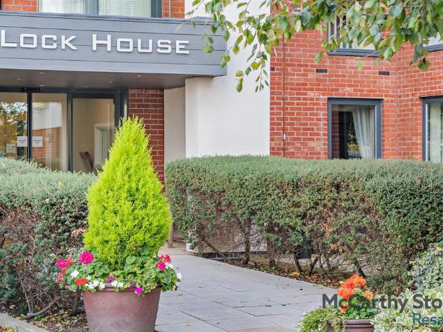 Flat for sale in Firepool, Rumwell
