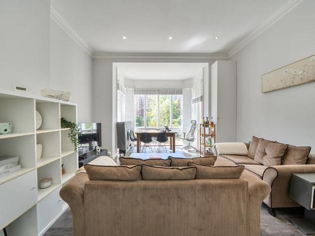 Flat for sale in West Hampstead, Greater London