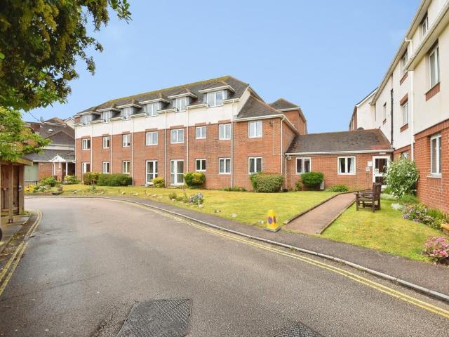 Flat for sale in Withycombe, Budlake