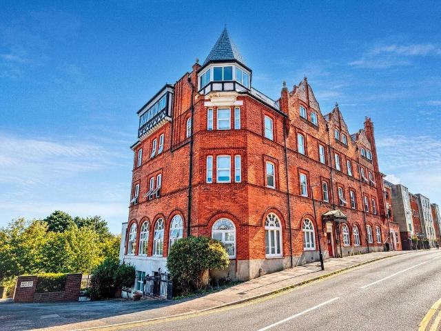 Flat for sale in West Cliff, Bournemouth