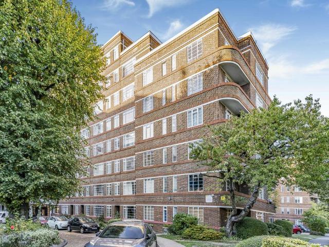 Flat for sale in Balham, Greater London