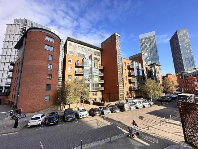 Flat for sale in City Centre, Georgia