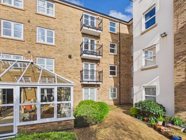 Flat for sale in Carmarthen, Wales
