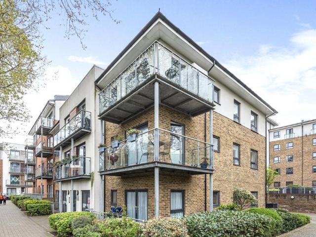 Flat for sale in London Borough of Lewisham, Greater London