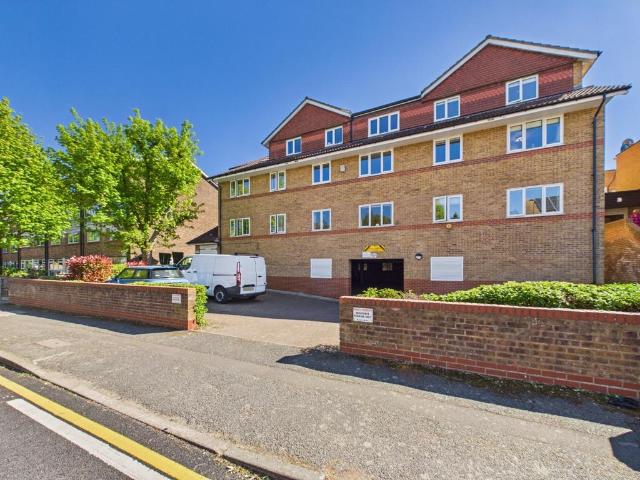 Flat for sale in Longlands, Halfway Street