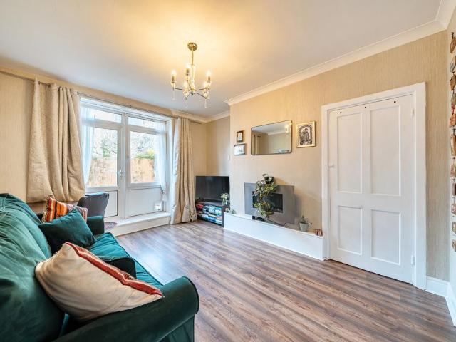 Flat for sale in Bermondsey, Greater London