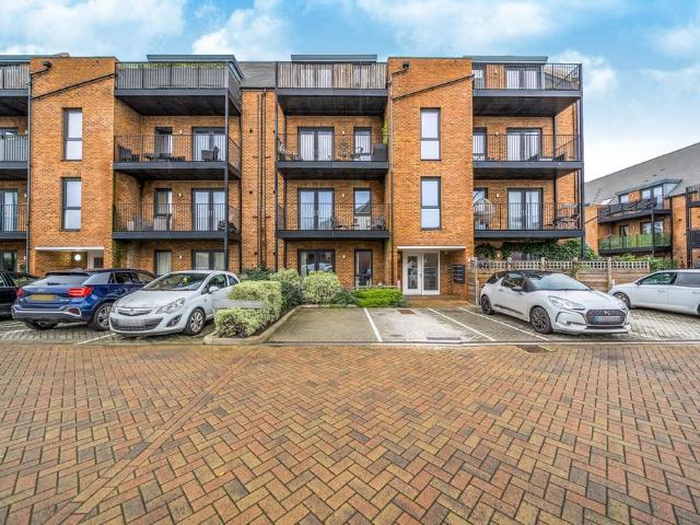 Flat for sale in Strood