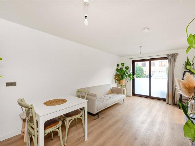 Flat for sale in Clapton, Greater London
