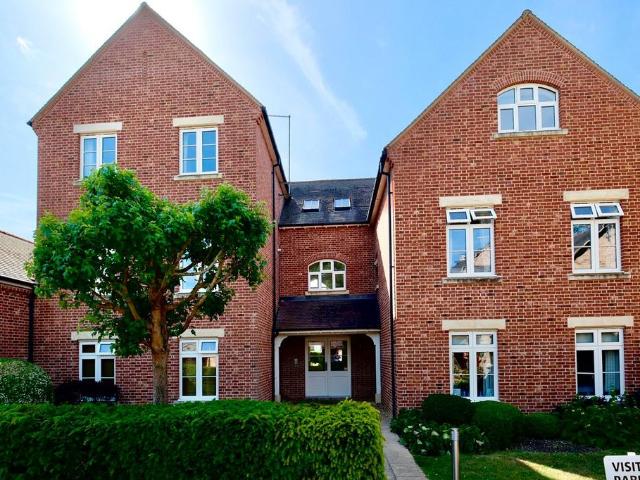 Flat for sale in Huntingdon, Cambridgeshire