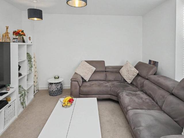 Flat for sale in North Watford