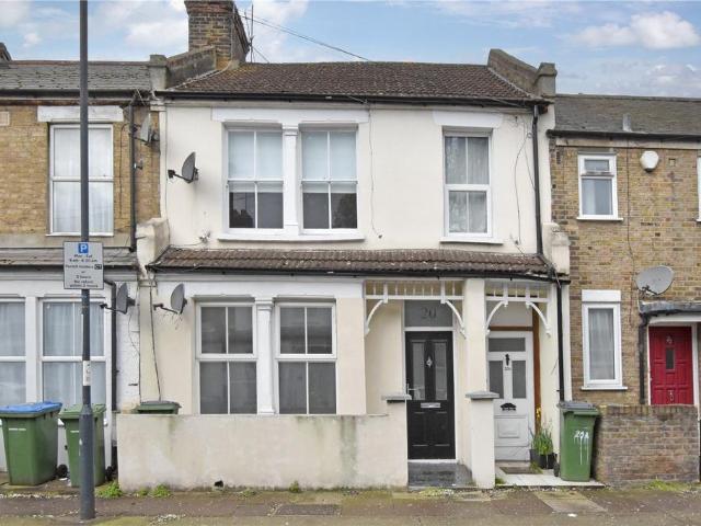 Flat for sale in East Greenwich, Greater London