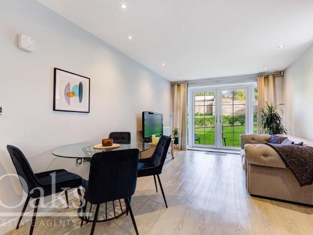Flat for sale in London Borough of Croydon, Greater London