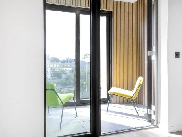 Flat for sale in Maryland, Greater London
