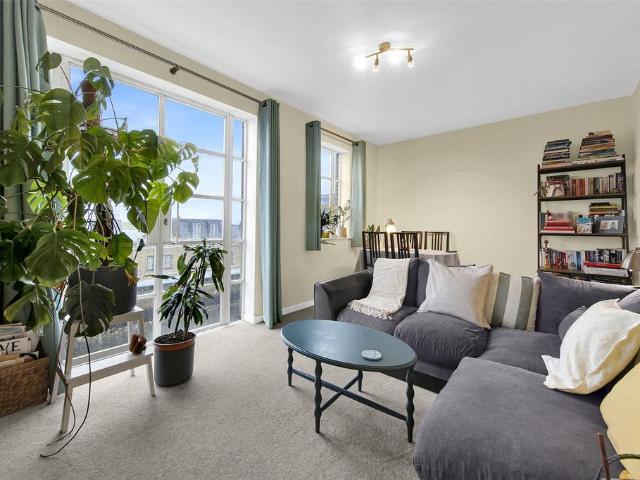 Flat for sale in Ratcliffe, Limehouse