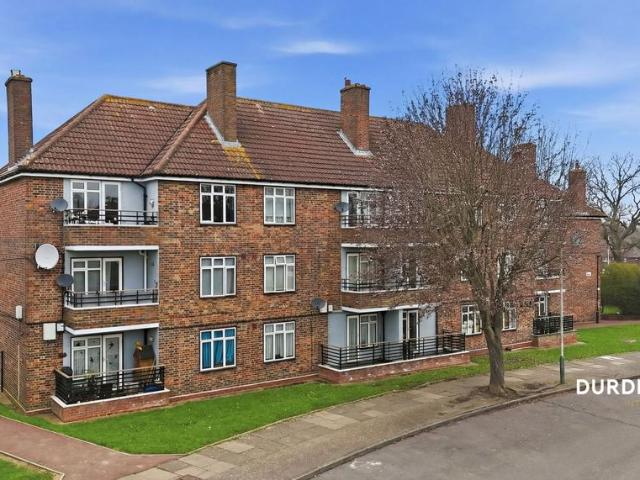 Flat for sale in Harold Hill, Greater London