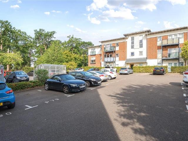 Flat for sale in Pachesham Park, Surrey